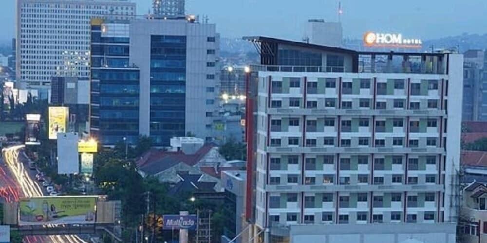 Hotel @Hom Semarang Simpang Lima Exterior foto