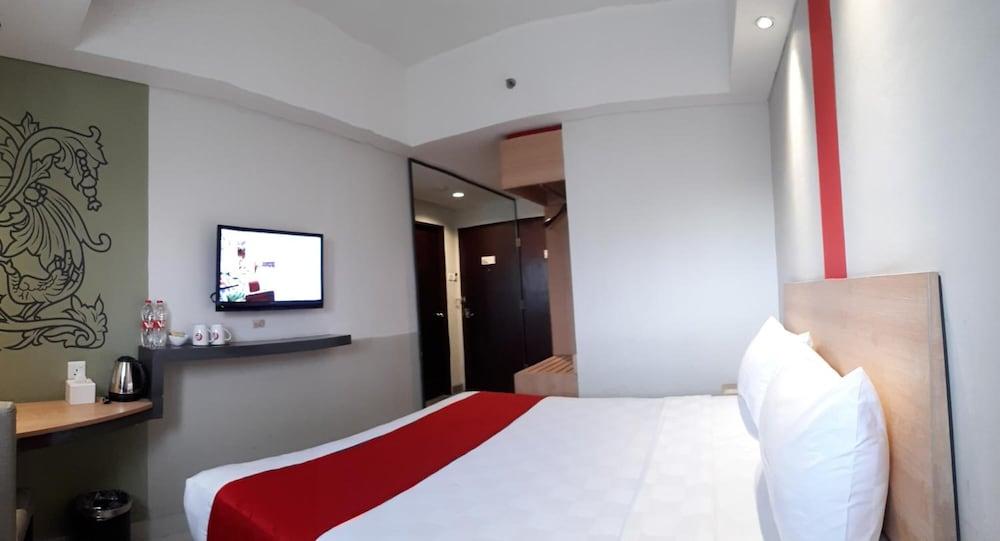 Hotel @Hom Semarang Simpang Lima Exterior foto