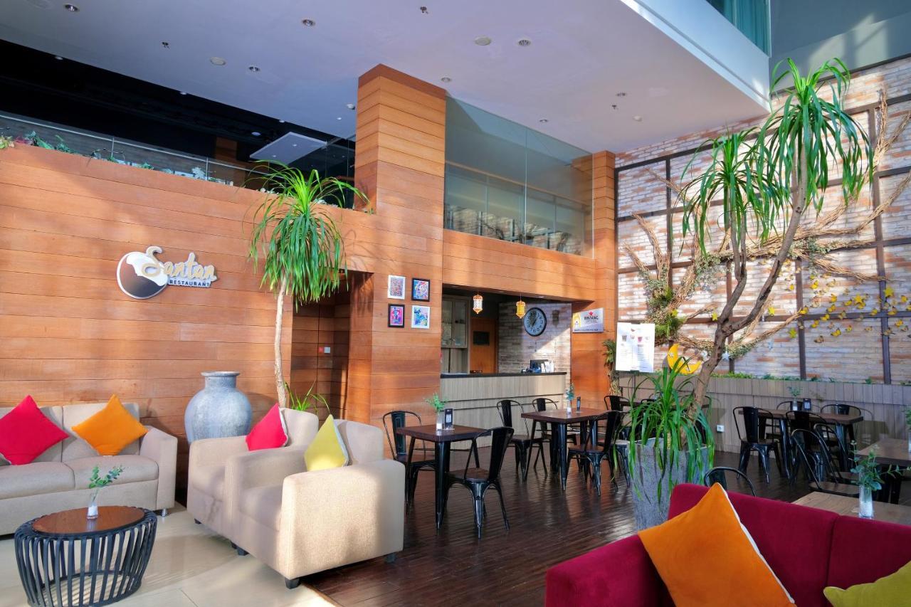 Hotel @Hom Semarang Simpang Lima Exterior foto