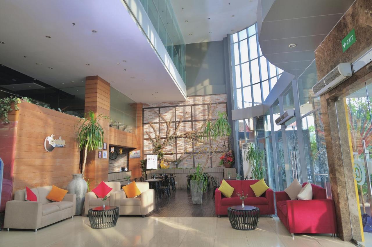 Hotel @Hom Semarang Simpang Lima Exterior foto