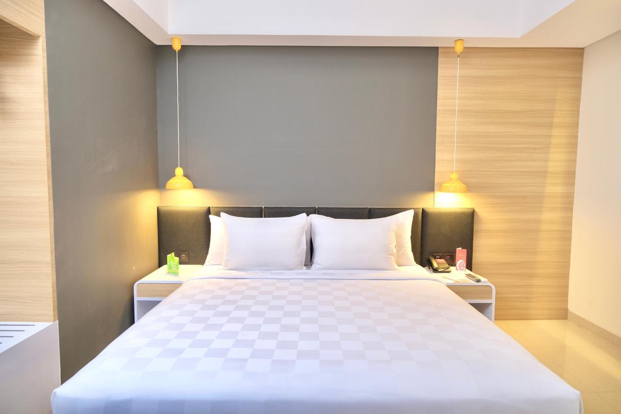 Hotel @Hom Semarang Simpang Lima Exterior foto