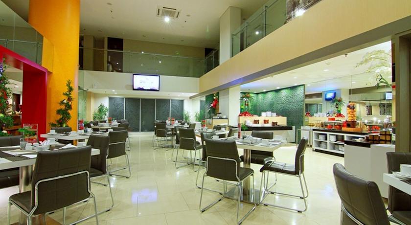 Hotel @Hom Semarang Simpang Lima Exterior foto
